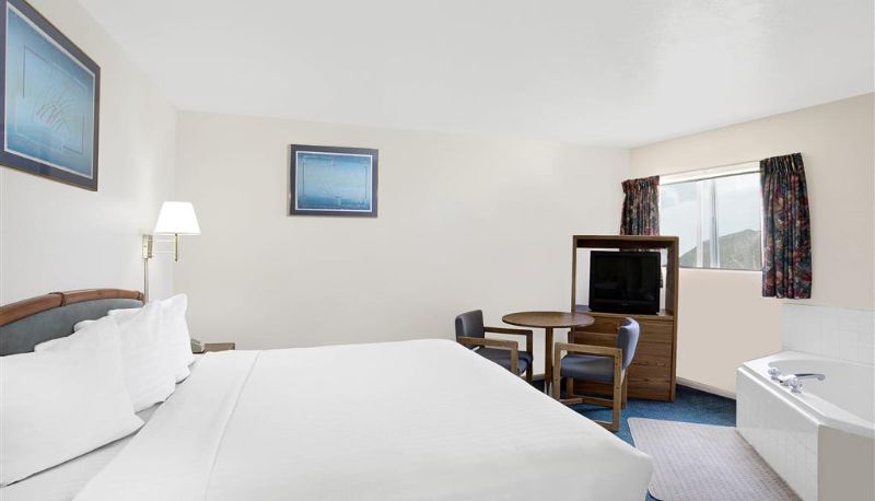 Room - Travelodge by Wyndham Cedar City