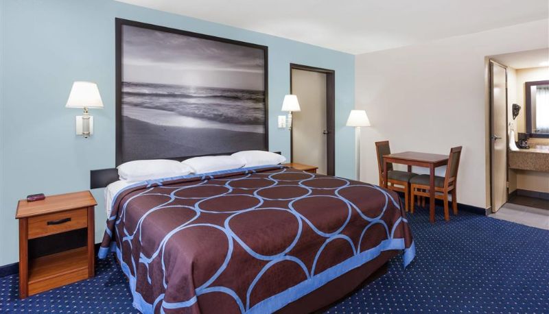 Room - Super 8 by Wyndham El Cajon/San Diego