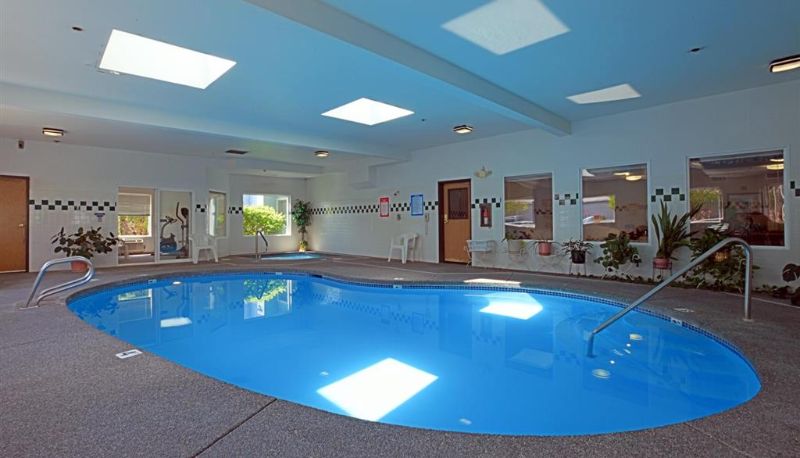 Basen - Americas Best Value Inn & Suites Forest Grove Hillsboro