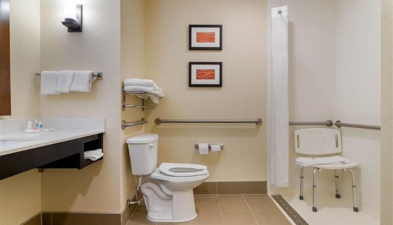 Zimmer - Comfort Inn & Suites Macon West