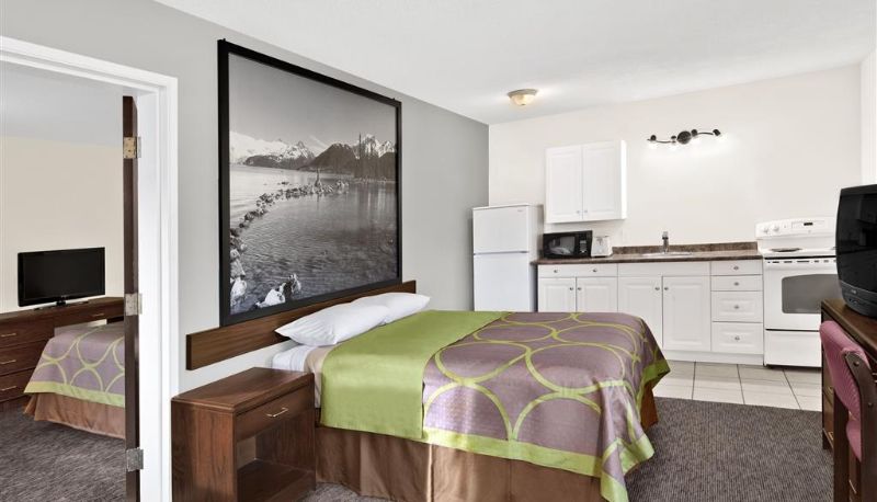Suite - Super 8 by Wyndham Kamloops East