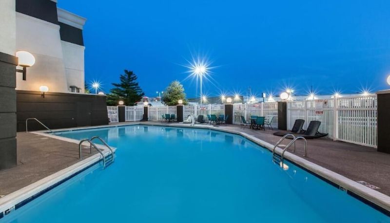 Piscina - La Quinta Inn & Suites by Wyndham Goodlettsville - Nashville