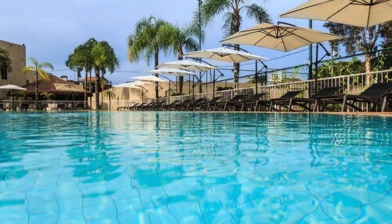 Zwembad - Marques Plaza Hotel