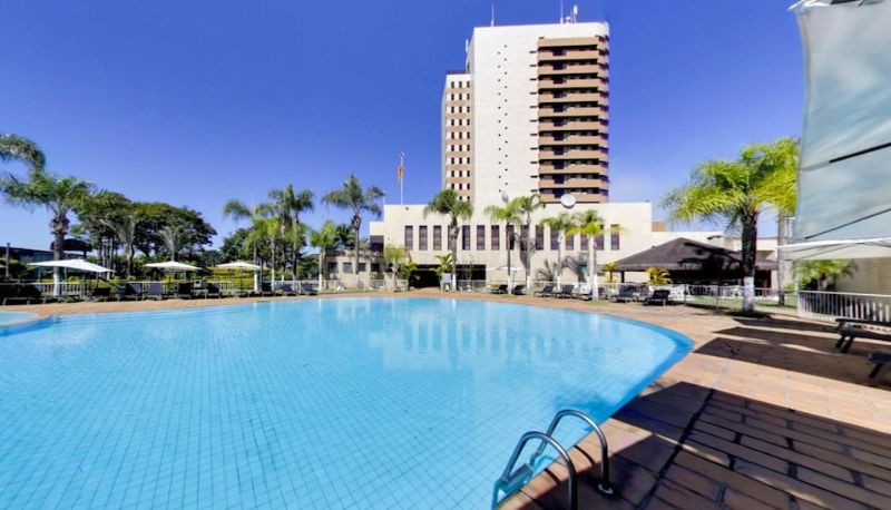 Zwembad - Marques Plaza Hotel