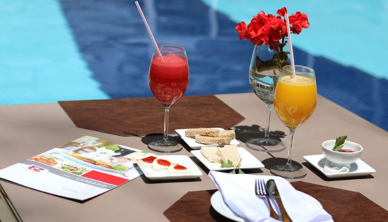 Piscina - EZ Aclimação Hotel