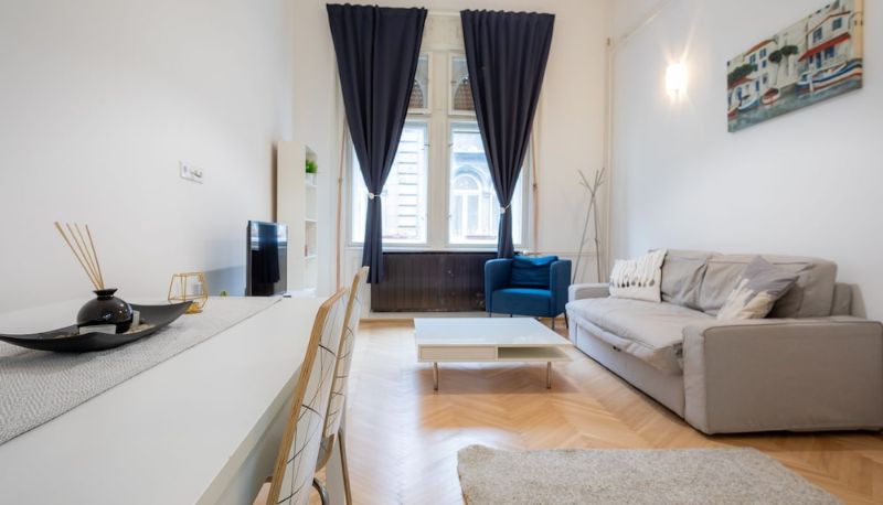 Apartamento - Lie On Me Lazy Simon