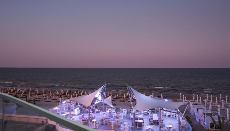 Restauracja - White Tower Mamaia