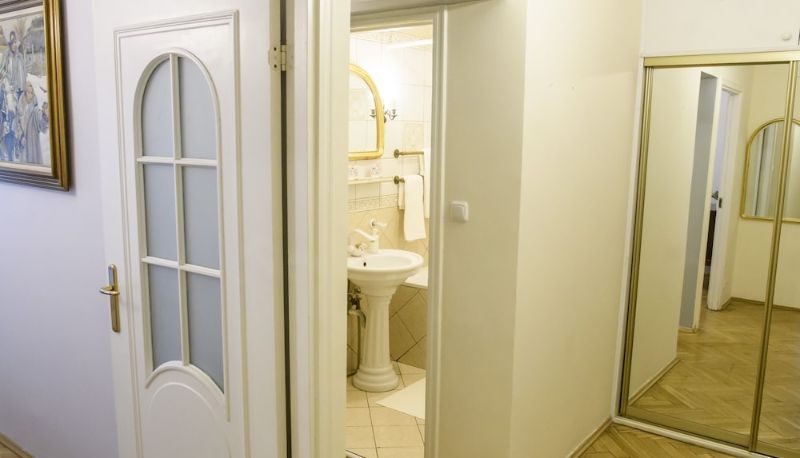 Info - Golden Center Apartment