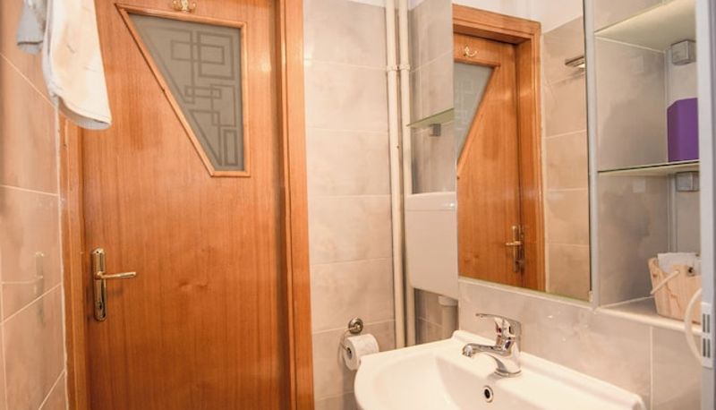 Banyo - Tower Studio Peaceful Studio With Panoramic View Next to Cișmigiu Gardens