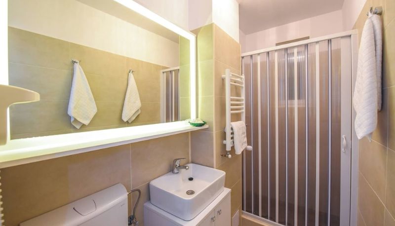 Daire - Privilege Apartment - 2 Bedrooms - 5 Guests - Cismigiu Gardens