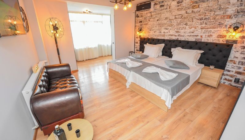 Bilgi - One by One - Adam's Studio - Cismigiu Gardens