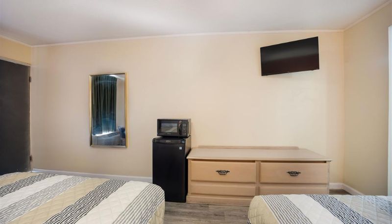 Camera - Rodeway Inn Cecil