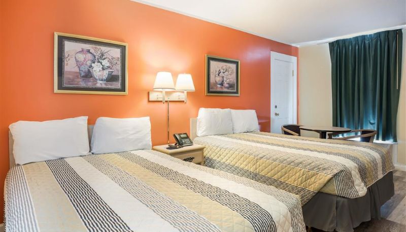 Zimmer - Rodeway Inn Cecil