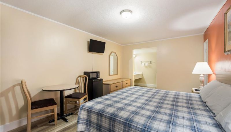 Camera - Rodeway Inn Cecil