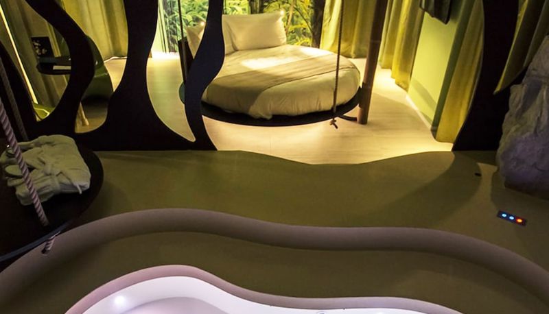 Suite - Emotional Grand Motel