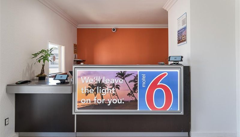 Hall - CA Motel 6 Lomita