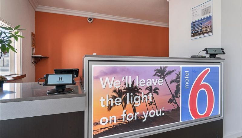 Hall - CA Motel 6 Lomita
