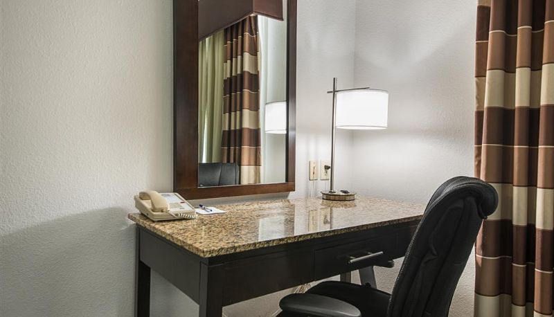 Zimmer - Best Western Plus DeRidder Inn & Suites