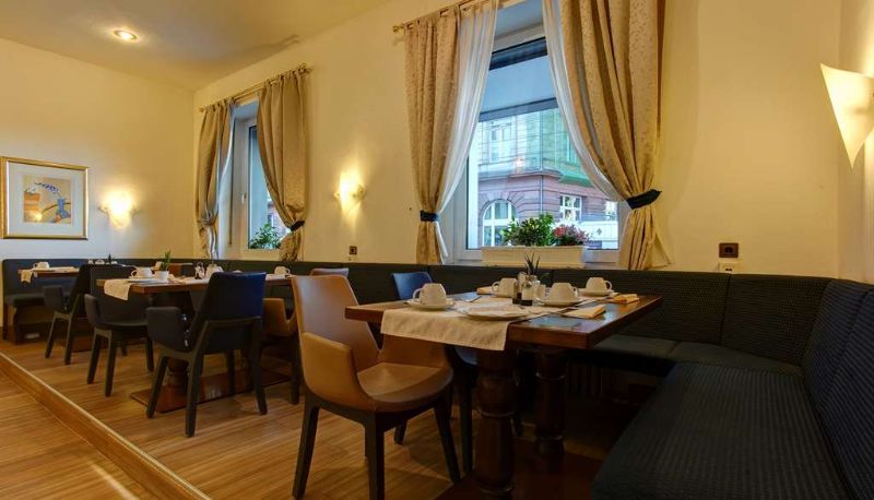 Restaurant - Ambassador Hotel Düsseldorf - Ihr Budgethotel