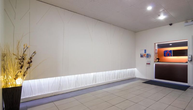 Hall - SK Motel 6 Kerrobert