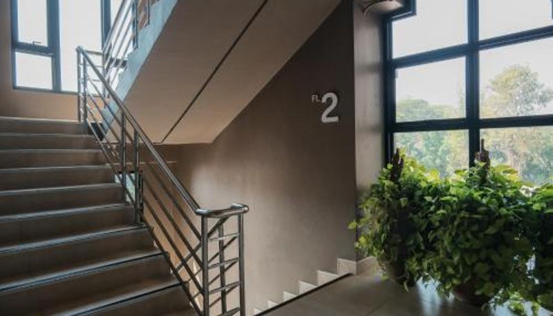 Otel açık alanı - Brown House Hotel