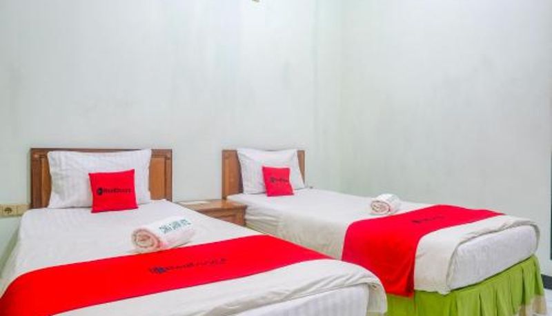Camera - RedDoorz near XT Square Yogyakarta
