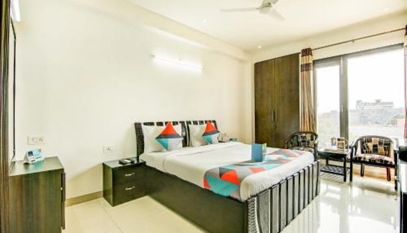 Dreibettzimmer - Via Hemkunt Residency - Nr Yatharth Super Speciality Hospital - Noida 110