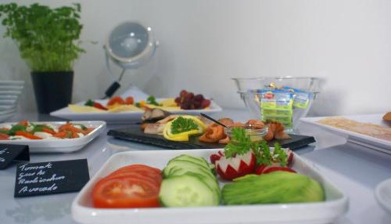 Bufé - Fast Lane Hotel