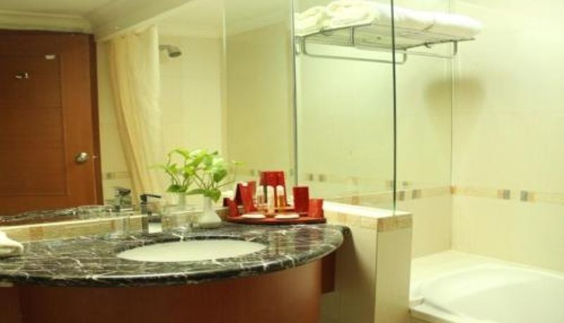 Bagno - Abadi Suite Hotel & Tower
