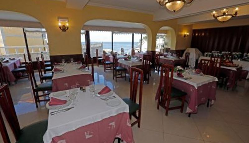 Salle de petit-déjeuner dans le restaurant - Hotel Restaurante Glasgow