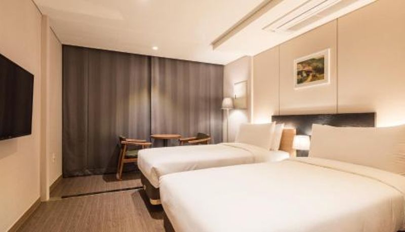 Pokój - The First Stay Hotel