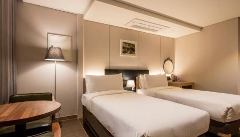 Pokój - The First Stay Hotel