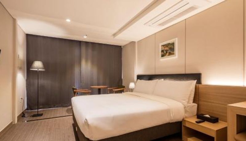 Pokój - The First Stay Hotel