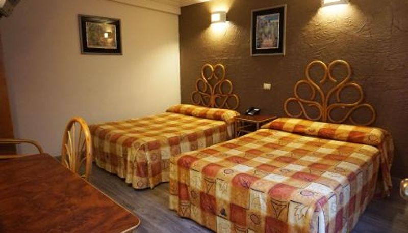 Room - Hotel Plaza Crystal