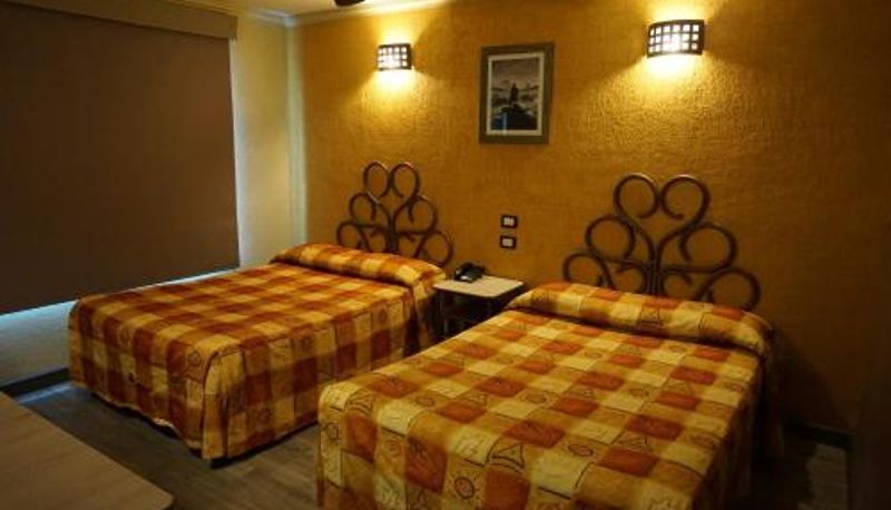 Room - Hotel Plaza Crystal
