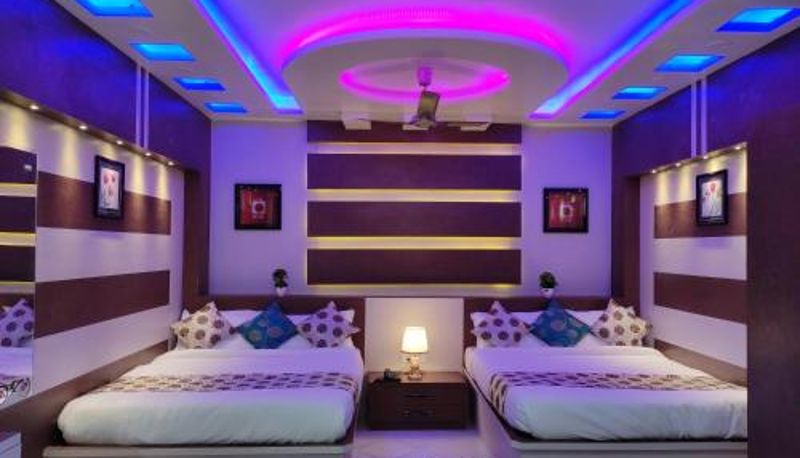 Info - HOTEL CENTRAL SQUARE "A Couple Friendly Hotel"