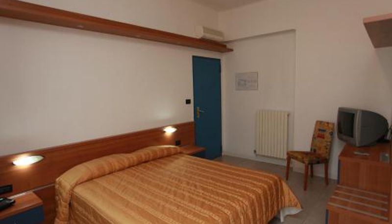 Habitación triple - Hotel Athena