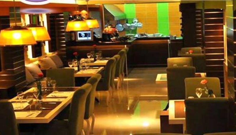 Sala de desayunos dentro del restaurante - Hotel Vila Alfa