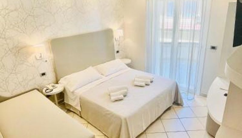 Üç kişilik oda - Melody Hotel
