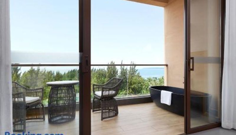 Room - Sheraton Maoming Romantic Beach Resort