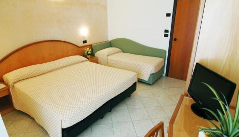 Üç kişilik oda - Hotel Adele