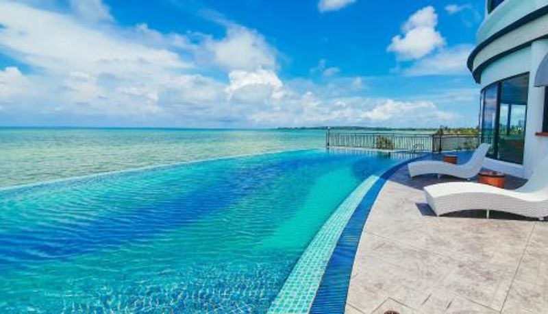 Zwembad - BW Suite Belitung