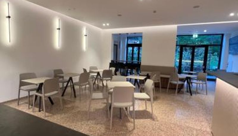 Sala de desayunos dentro del restaurante - Hotel Merloni