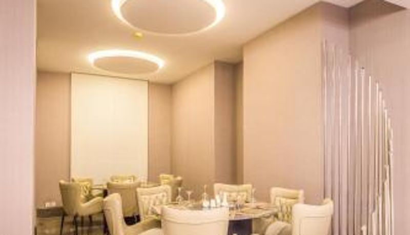 Frühstücksraum innerhalb des Restaurants - Grand Plaza Hotel - KAFD Financial District