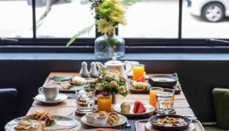 Frühstücksraum innerhalb des Restaurants - Ratchada Boutique Hotel