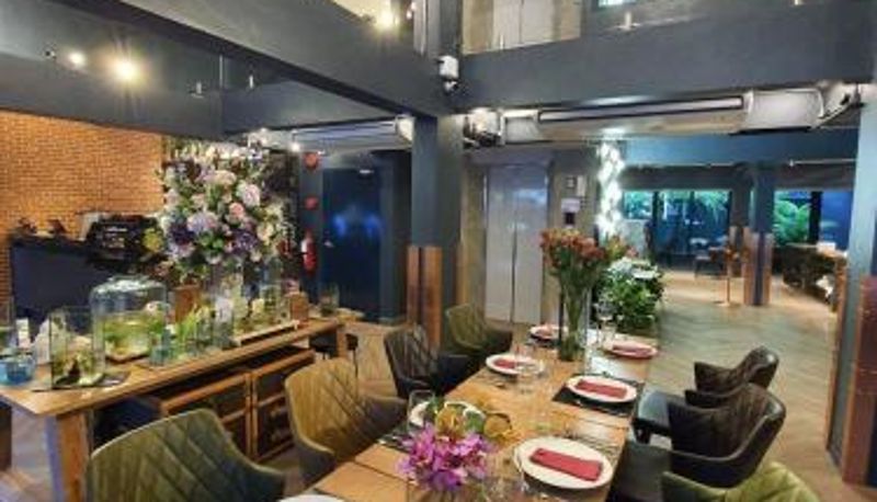Sala de desayunos dentro del restaurante - Ratchada Boutique Hotel