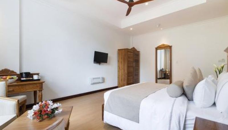 Camera - Araliya Red - Budget friendly Hotel- Where you find stunning 360 panoramic view of Nuwara Eliya