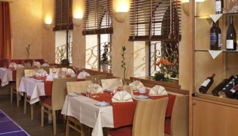 Sala de desayunos dentro del restaurante - Gasthof zur Grenze