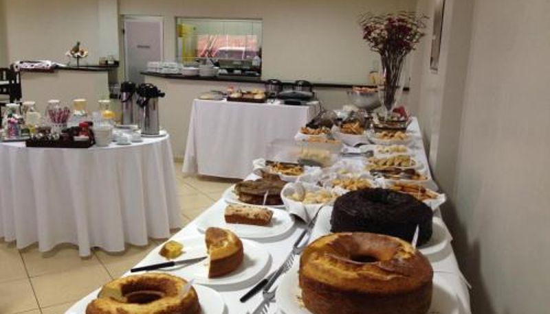Sala de desayunos dentro del restaurante - Hotel Notre Dame