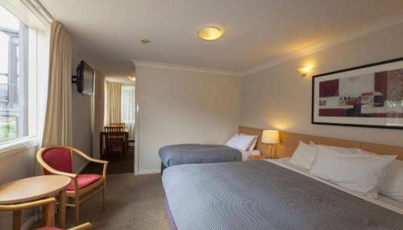 Dreibettzimmer - The Denman Hotel in Thredbo